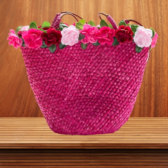 Two's Company Handbags - 2XHP🎉VINTAGE TWO’S COMPANY PINK & RED FLOWER STRAW TOTE
